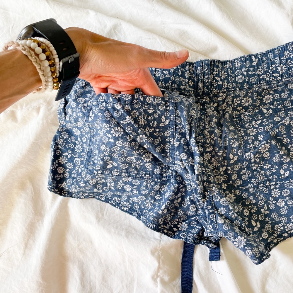 Shorts - Picture 10 of 11
